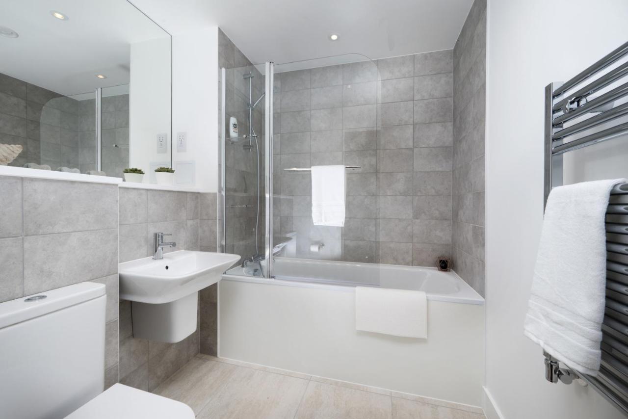 Modern Studios And Apartments At Barking Wharf In London Londres Exterior foto
