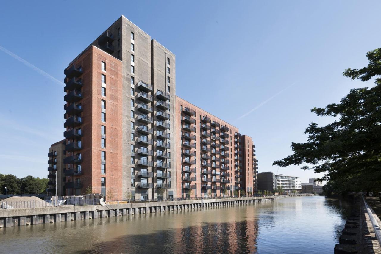 Modern Studios And Apartments At Barking Wharf In London Londres Exterior foto