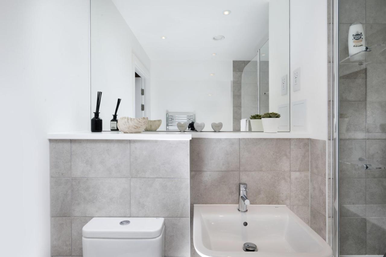 Modern Studios And Apartments At Barking Wharf In London Londres Exterior foto